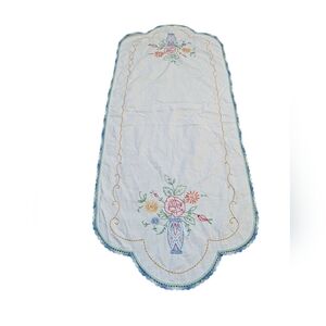 Vtg Hand Embroidered Rose Vase Crochet Edge Dresser Scarf Table Runner 17x40"